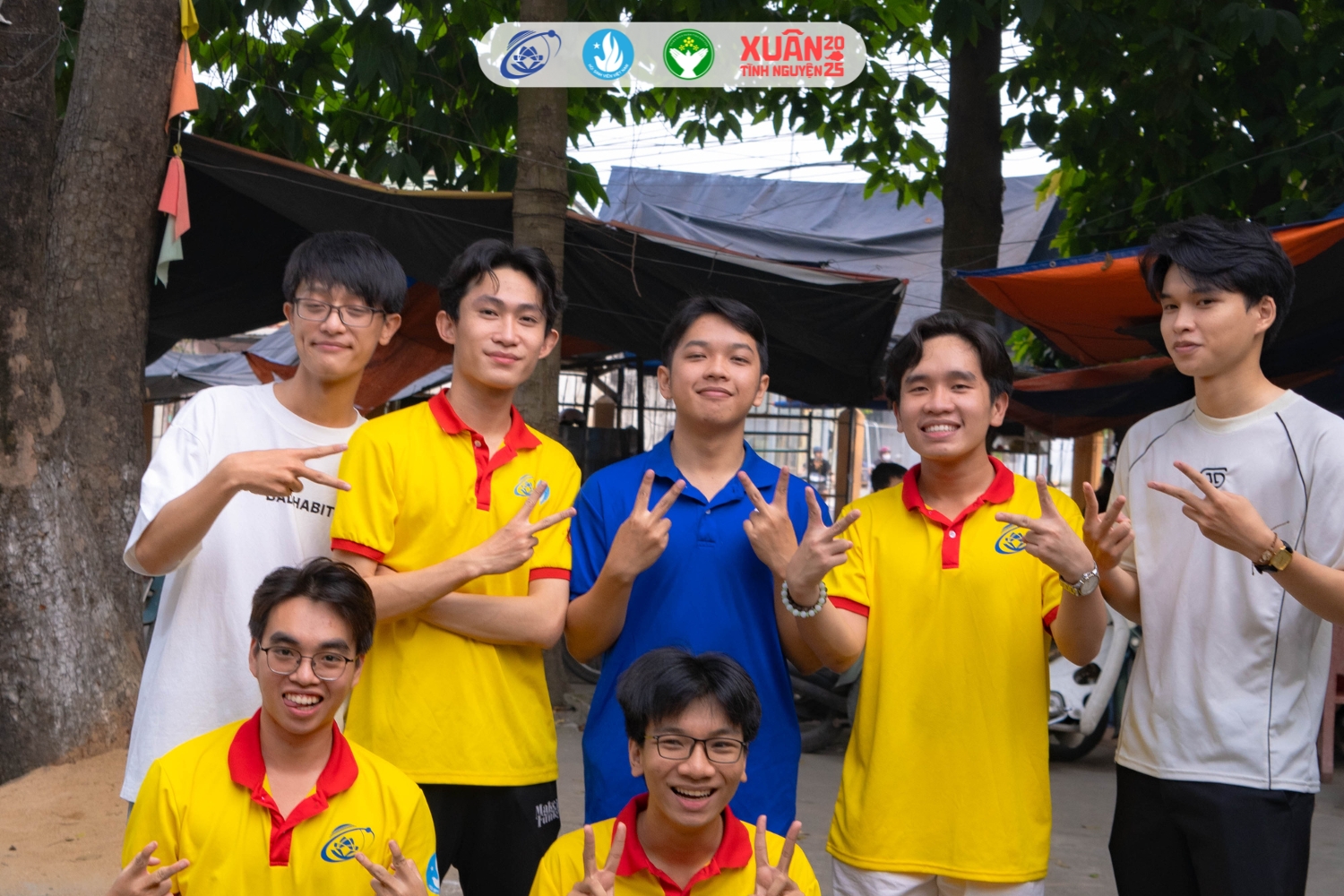 Tech fair booth — kids playing