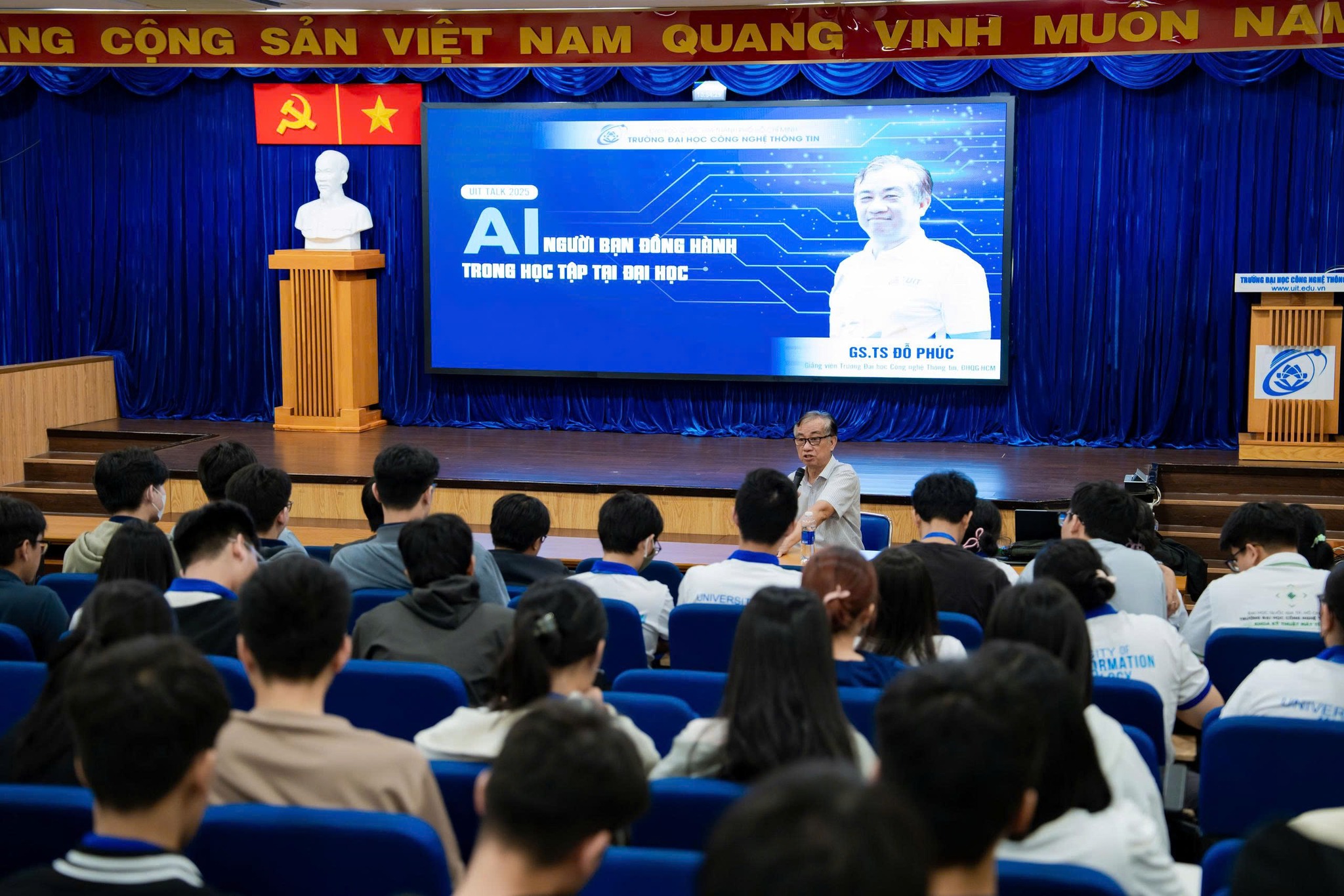 UIT Talk: AI – Người bạn đồng hành trong học tập đại học